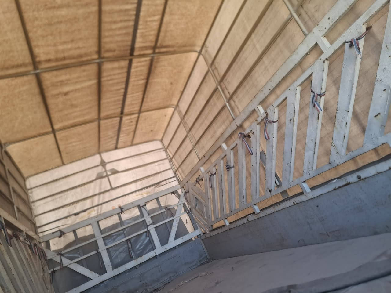 بدي للبيع السعر ١٤ ورقه ***********
