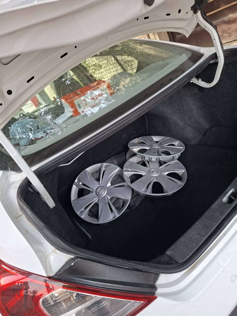 نيسان للبيع موديل ٢٠ بغداد بسمي مكينه كير صدر مكفولات  ممفتوحات سياره ماشية ٨٩ الف بغداد بسمي بدون صبغ فقط بارد بصندوك وبجاملغ  مبينات ابد السعر ١٠٧ وبيها مجال مكان سياره سيدية وبيها رصعات ٨ بالقماره مبينات ابد  سياره كلش نظيفه وجديده ***********
