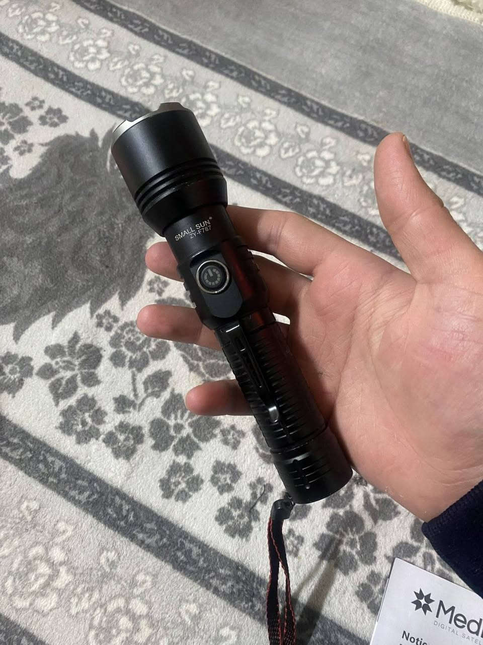 لايت حديد اصلي عسكري 
ضد كسر ضد ماي
سعر 15الف مكان كركوك 
***********
***********
