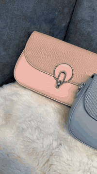 ⁨ جنطة نسائية انيقة ومميزة وعملية كوالتي والوان تجنن 
للطلب والاستفسار مراسلة الصفحة او ع واتساب *********** 
توصيل بغداد 4 الاف - محافظات 6 الاف
#بغداد #جنطة_نسائية #جنطه_نسائيه #اكسبلور⁩
