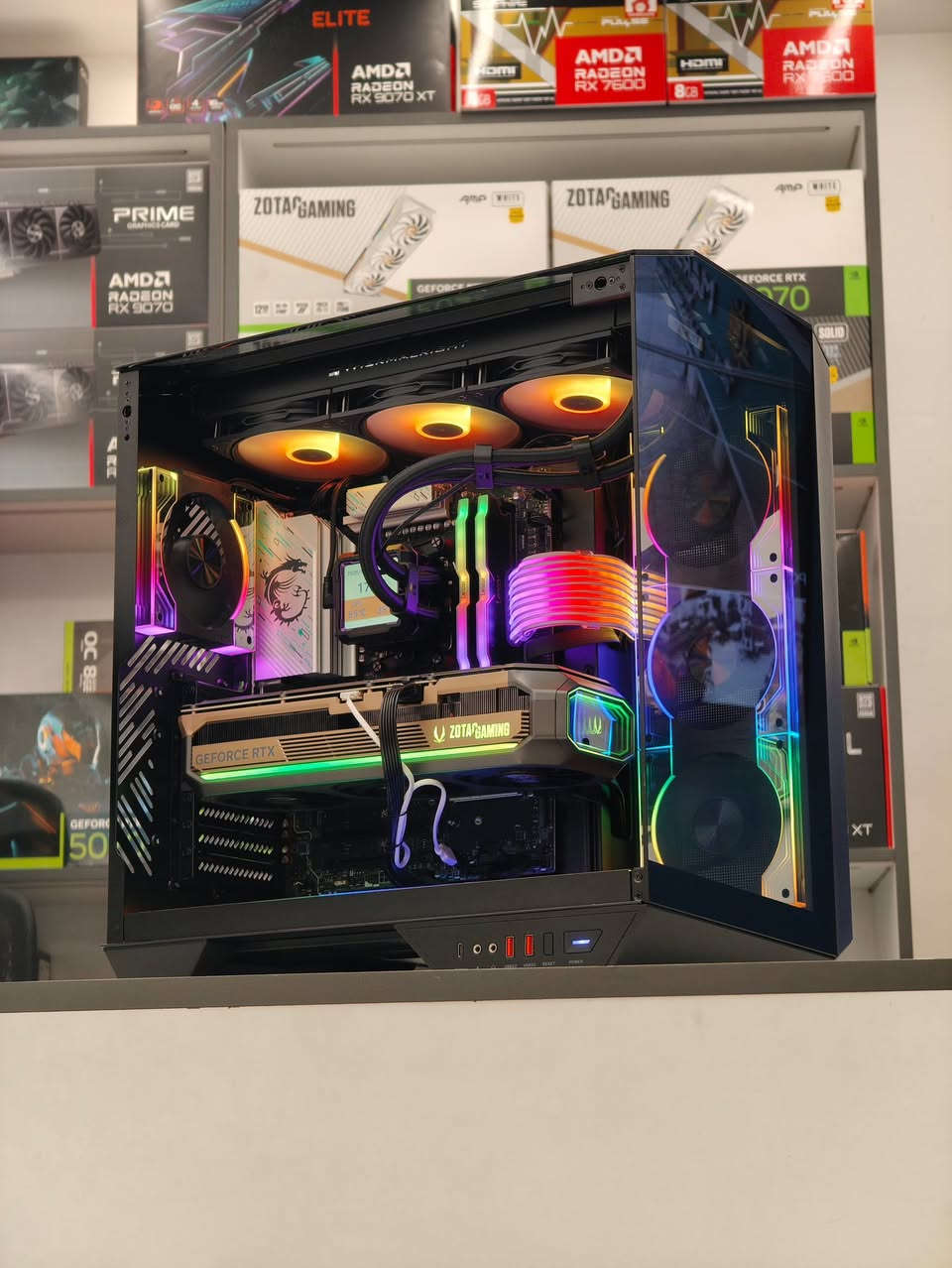 شكد تقيموهة من ١٠ شباب للشكل 

اما الموصفاتت

فهاي

RYZEN 7 7800X3D
RTX 5080 16GB ZOTAC ULTRA INFINITY EXTREME  3FAN OC
RAM 32G(16X2)6000MHZ DDR5 RGB
M.B B850 MSI GAMING PLUS WIFI
M.2 SSD 1TB ADDLINK
COOLER THERMALRIGHT LCD 360MM AREFRAME PRO
PSU 850W 80+GOLD ATX3.1 PCIE-5 THERMALRIGHT 
CASE DY470 ARGB BLACK

طبعا الكرت هاي نسخه فريت دنيه عليه فر


**إذا كنت صاحب هذا الإعلان وتريد حذفه لأي سبب، رجاءا أرسل رسالة إلى الدعم الفني**