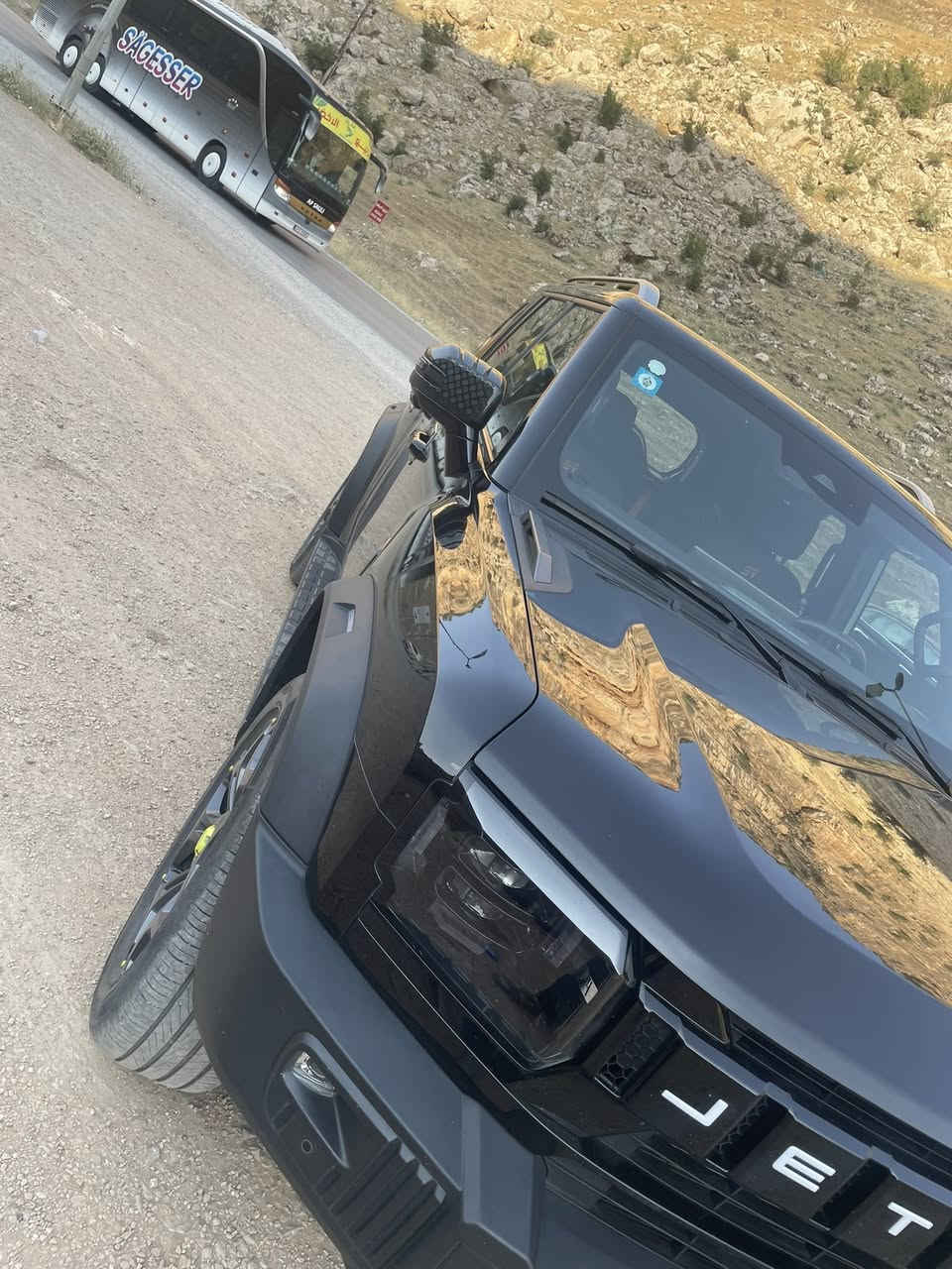 سلام عليكم
جيتور T2 فئة اللكجري — موديل حديث 🔥

سيارة مميزة جداً بحالة الوكالة
مظهر قوي وفخامة عالية مع مواصفات متكاملة ✨

📍 موقع السيارة : بغداد
🚘 الممشى : (16,000km) قابل للزيادة
💰 السعر : (38,250,000) مليون
موديل(2025)

☎️ للتواصل اتصال :
***********

…………………………

Jetour T2 Luxury

* محرك تيربو اقتصادي وعزم ممتاز
* دفع رباعي AWD ثبات وقوة بالطريق
* قير أوتوماتيك ناعم جداً
* شاشة كبيرة + عدادات رقمية حديثة
* كاميرا 360 وضوح عالي
* مقاعد جلد كهربائية مريحة
* تشغيل بصمة ودخول ذكي
* فتحة بانوراما تضيف فخامة
* مثبت سرعة راداري
* نظام المحافظة على المسار
* نظام النقطة العمياء
* LED كامل مع تصميم هجومي جذاب
* جنوط رياضية شكل فخم
* حساسات أمامية وخلفية
* تبريد ممتاز ومساحة واسعة للعائلة

✨ السيارة استخدام مرتب جداً
✨ جاهزة للفحص بأي مكان
