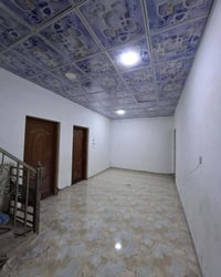 السياسين • طابقين • ١٠٠م