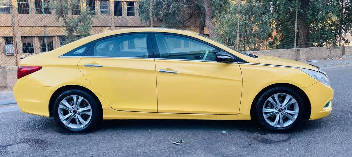 سلام عليكم هونداي سوناتا موديل 2012 وارد امريكي حادث جاملغ خلفي بدون دواخل والباقي مكفول كفاله سياره كلهه اليبل واحد فول مواصفات واحد علا واحد تحكم ستيرن شاشه كامره دواره لايت زنون اصلي يدات نيكل بلاد شاير بل مري مري شفط فتحه سقف كهربائيه كشنات جلد  كهربائيه تدفهه تبريد ثلج قطعتين بصمت تشغيل بصمه ابواب بصمت جنطه شفط  حساسات خلفيه اماميه مكينه 2400 وكير مكفولة كفاله عامه تخم تاير جديده حداديه جديده وجاهزة بمعنى الكلمه السعر 85الاستفسار*********** رقم نكليزي بسمي سنويه 2030 مصفره هيه وغرامات مكان سياره كربلاء
