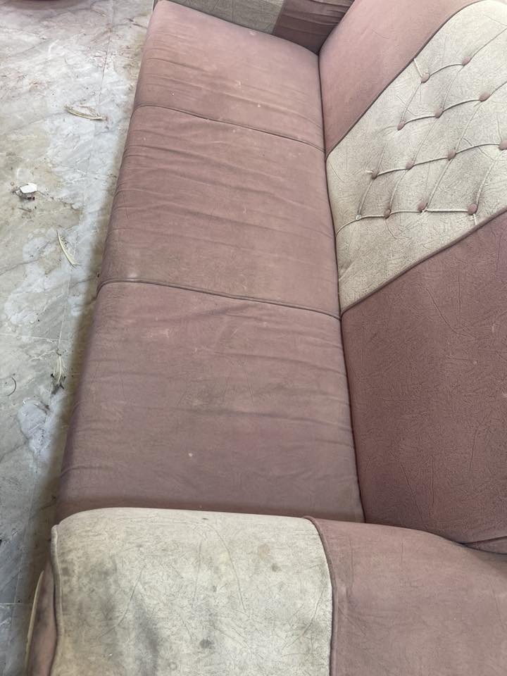 تخم للبيع. عشر مقاعد  لاستفسار على رقم ***********
