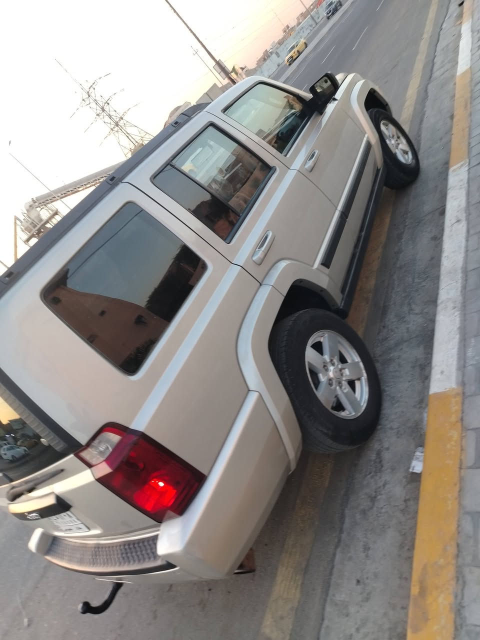 سلام عليكم ابيع جيب كومندر موديل 2007 فول مواصفات عدل فتحه ماكينه 3700 سياره   جديده بمعنى الكلمه سياره بها طخه جملغ امامي
   الايسر قد شبر بدون دواخل سياره بها كم قطعه صبغ ابيع حزام مكينه وكير مكفولات تبريد ثلج ثلاث قطع تحكم ستيرن مانع الانزلاق كشن كهرباء سياره كلها على البلاد بدون جطل تخم تاير حداديه كله جديد باتري جديد
منظومه لايت زنون سياره على وضع الشركه قطره خياس ما بيها سياره ما تصرف عليها دينار قبل للشارع ترايك وين ما تريد مكان السياره بغداد الشراي يتصل وبيه خير ويتدلل ***********
