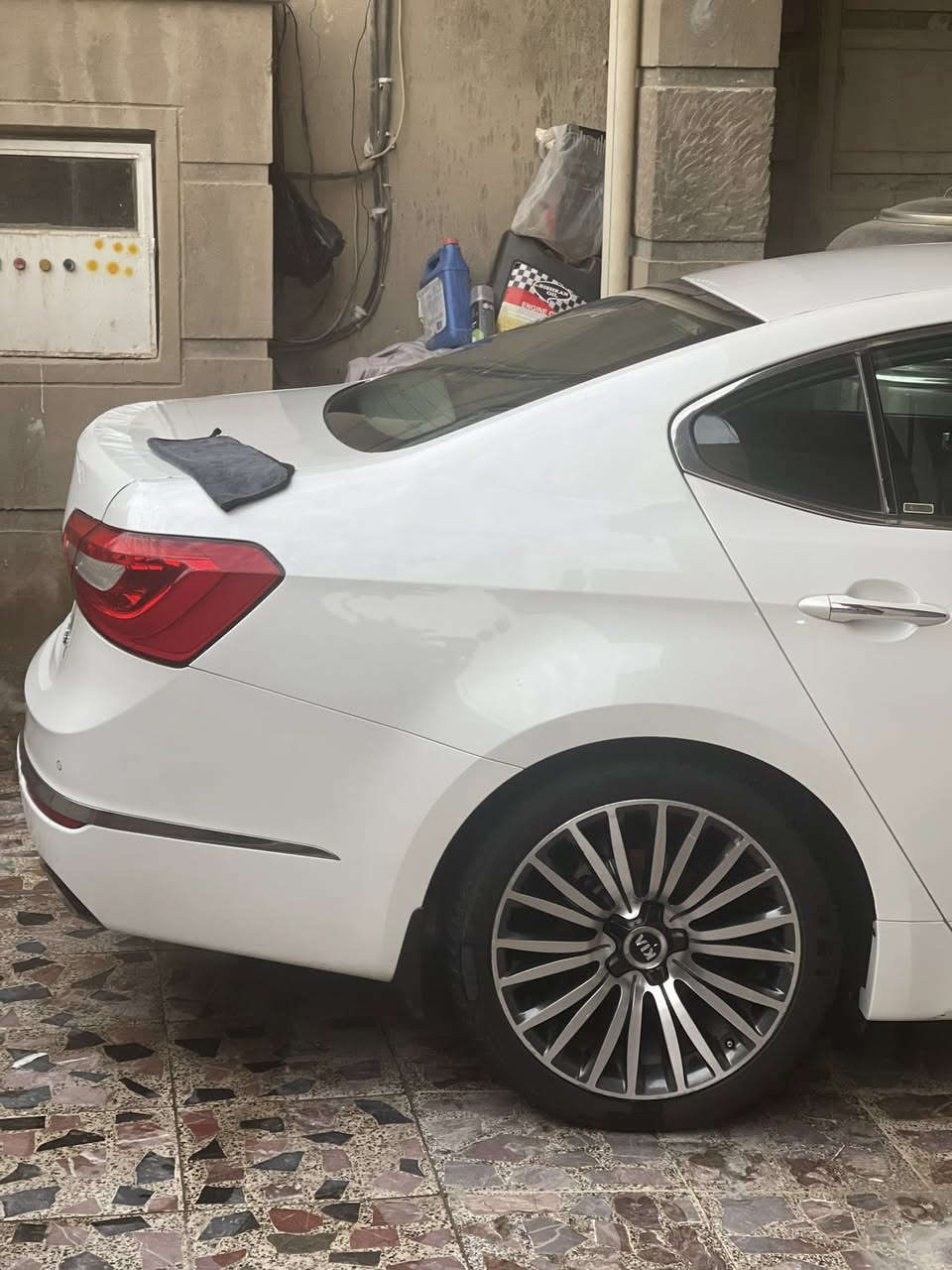 السلام عليكم كادينزا موديل 2016جديد لوك
سياره نظافه 100/100
كفاله من الصبغ والضربه وتبديل وحادث مكينه وكير كفاله 
رقم وسنويه وهزه غرامات مصفره جديده 
موصفات سياره !!!
1.بصمه
2.كشنات جلد
3.كشنات كهرباء
4.كشن خزن ميموري 
5.برده كهرباء
6.ستيرن كهرباء 
7.لايت عدسه زنون بلادي
8.شفتات ستيرن 
9.كشنات تدفئه 
10.سماعات انفنتي 
11.شاشه عداد الكتروني 
12.كامره وحساس
13.ويل حجم 19 تخم تاير 
14.مري شفط
15.مري قلاب عل بك R
16.نظام تحكم خلفي بصوت وبرده 
17.حساس مطر وهيتر جام 
موصفات معروفه بل كادنزا 
سياره مكانه بغداد الامين الثانيه 
السعر 160 بيه مجال بصيط رجاء بدون كسران سياره صافيه وجديد تحكم رقمي ***********
