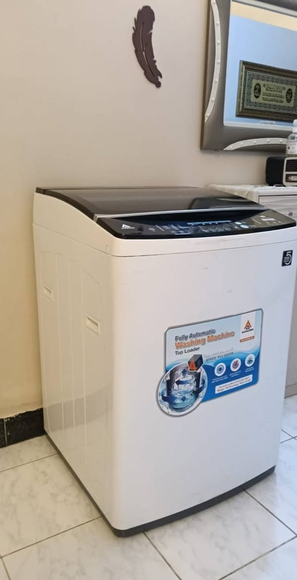 السلام عليكم
غسالة للبيع فول اوتماتيك ماركة الحافظ 
19  كيلو مستعملة قليل 
للتواصل ***********
