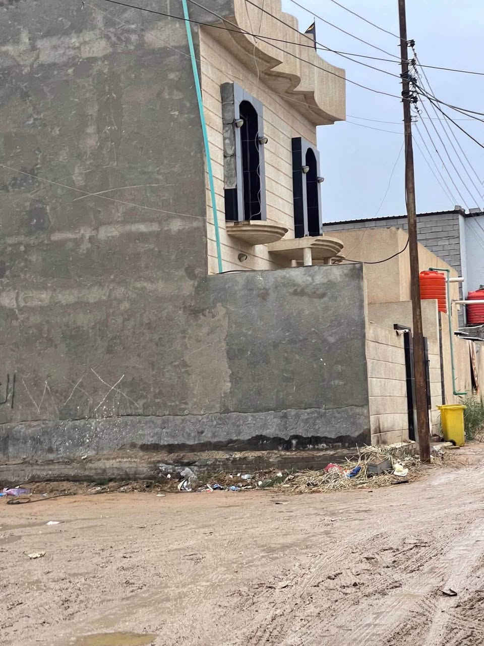بيت 100متر طابقين بناء درجه اولى طابوق تصميم تركي ‭***********‬جزيره قرب بيت كاضم تمره بلبدايه بيع مستعجل 53مليون
