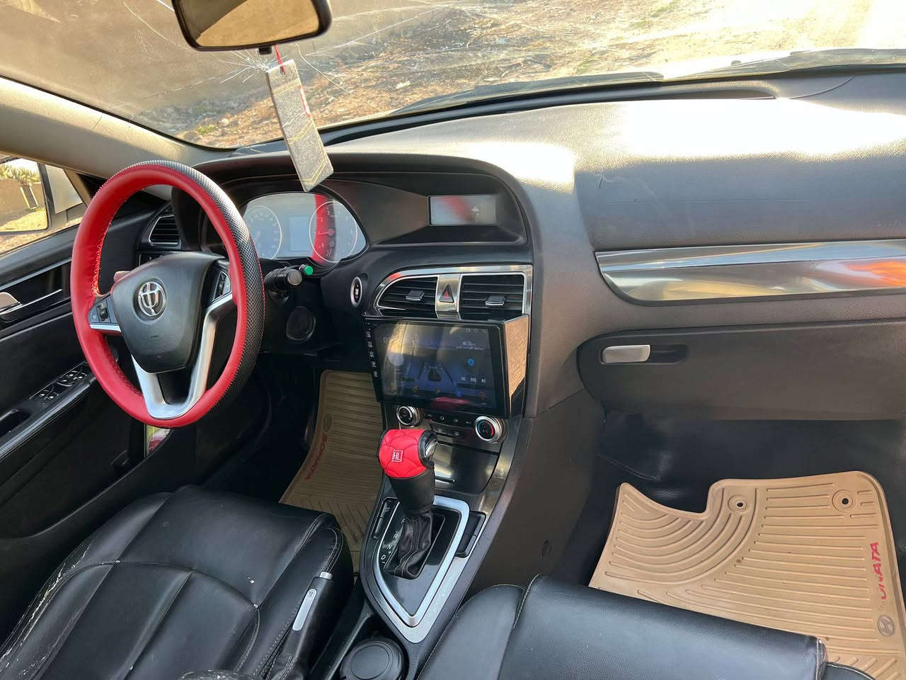 السلام عليكم
بريليانس موديل 2014  H 530 الحجم الجبير المرغوب فول مواصفات 1/1 ، بصمة ، فتحة سقف ، حساسات ، اشاير مري ، كامرة خلفية وشاشة  السيارة جاهزة من كلشي مع ادامة كاملة ، كير ومحرك مكفول ، تدفئة وتبريد كاملة بيها فقط جاملغين الامامي ع بارد بدون دواخل وخشم البنيد ، مكفوله من الضربة والدواخل مكفولة ، رقم بغداد 
للاستفسار : *********** 
مكان السيارة بابل قضاء المحاويل
