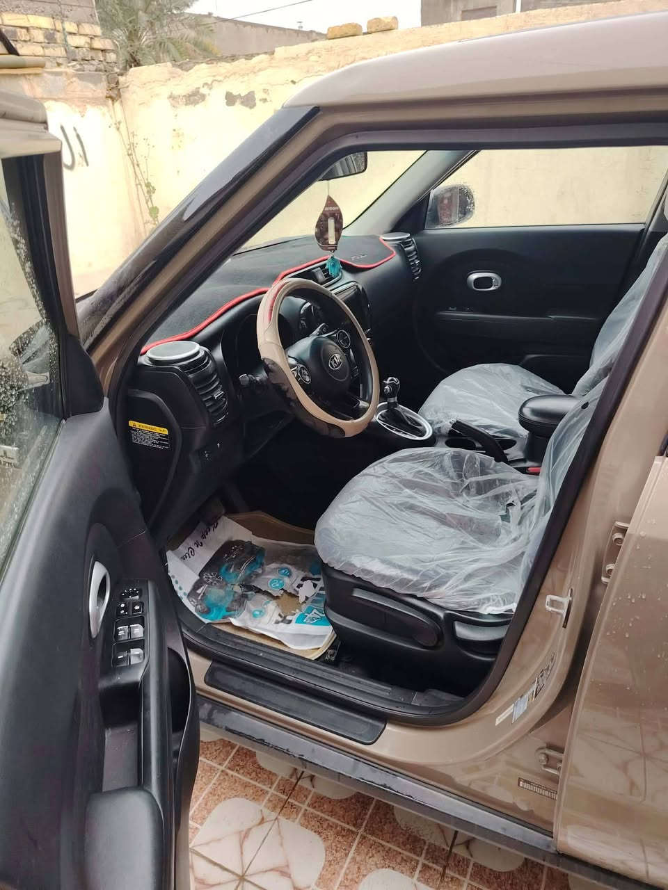 السلام عليكم 
كيا صول موديل 14 ماشيه 120ميل
بيها بس بنيد مبدال ولباقي بارد مثل ماموضح بالسونار
 محرك وكير مكفول حداديه جديده
شاشه اندرويد كامره خلفيه Hd
رقم بغداد بسمي تحويل ثاني يوم
سنويه 2027
السعر 110 وبيها مجال للشراي
اتصال *********** بيه واتساب
