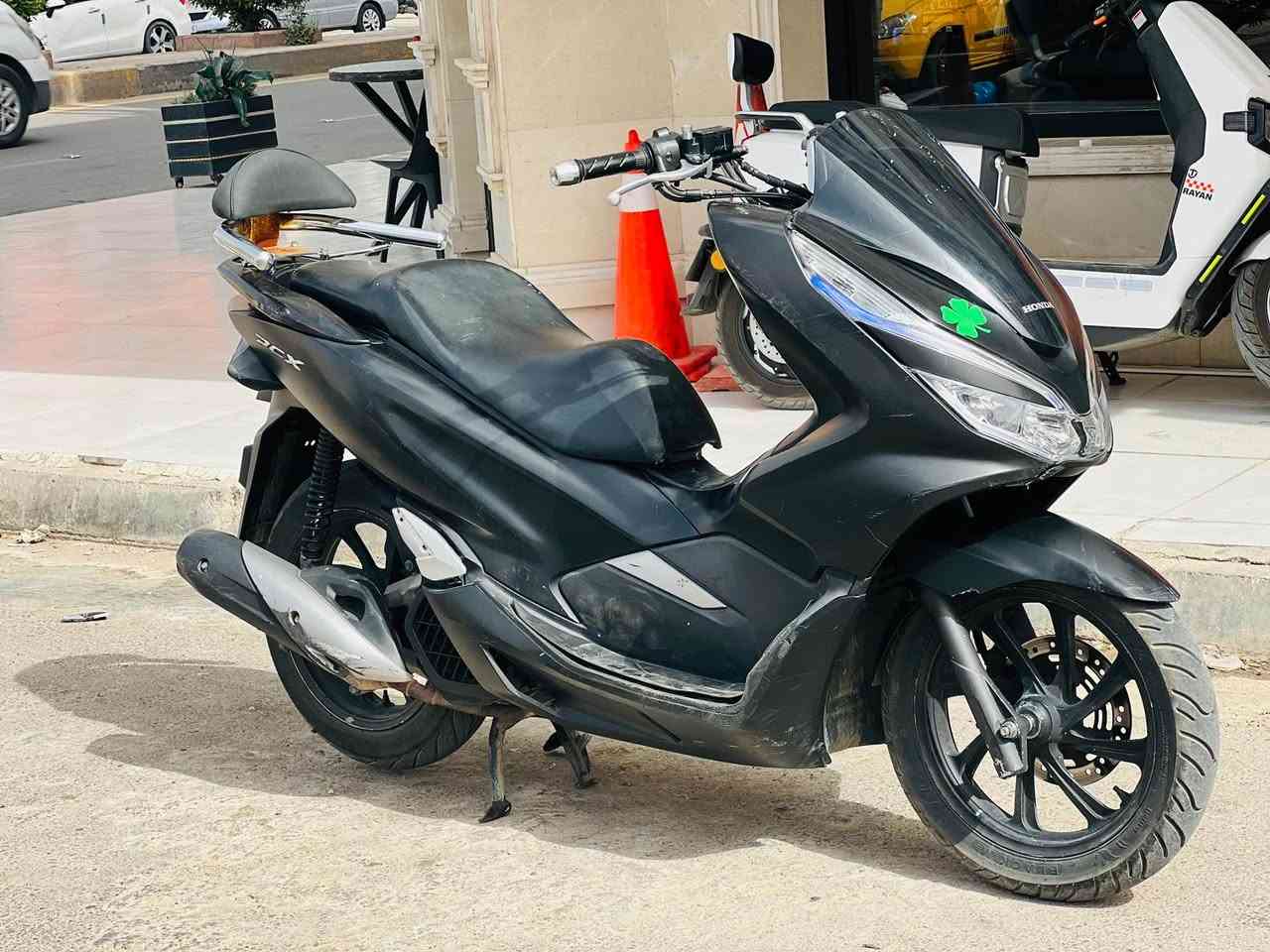 سلام عليكم بي سي اكس جيل ثالث بصمه وارد كوري مكينه اكفلها كفاله عامه بس البجم محلو لان اخويه انكلب بيها عارضها ب 13 ونص بيه مجال حك الجيه مكاني بغداد اعظميه 
*********** Colombo, Sri Lanka
