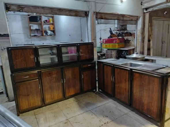 للبيع كونتر ارضى ملحق مترين نضيف شغل تقيل سنك  ١٨٠سم نضيف سعر ٢٩٠  بي مجال *********** اسيا *********** مكان رشيديه
