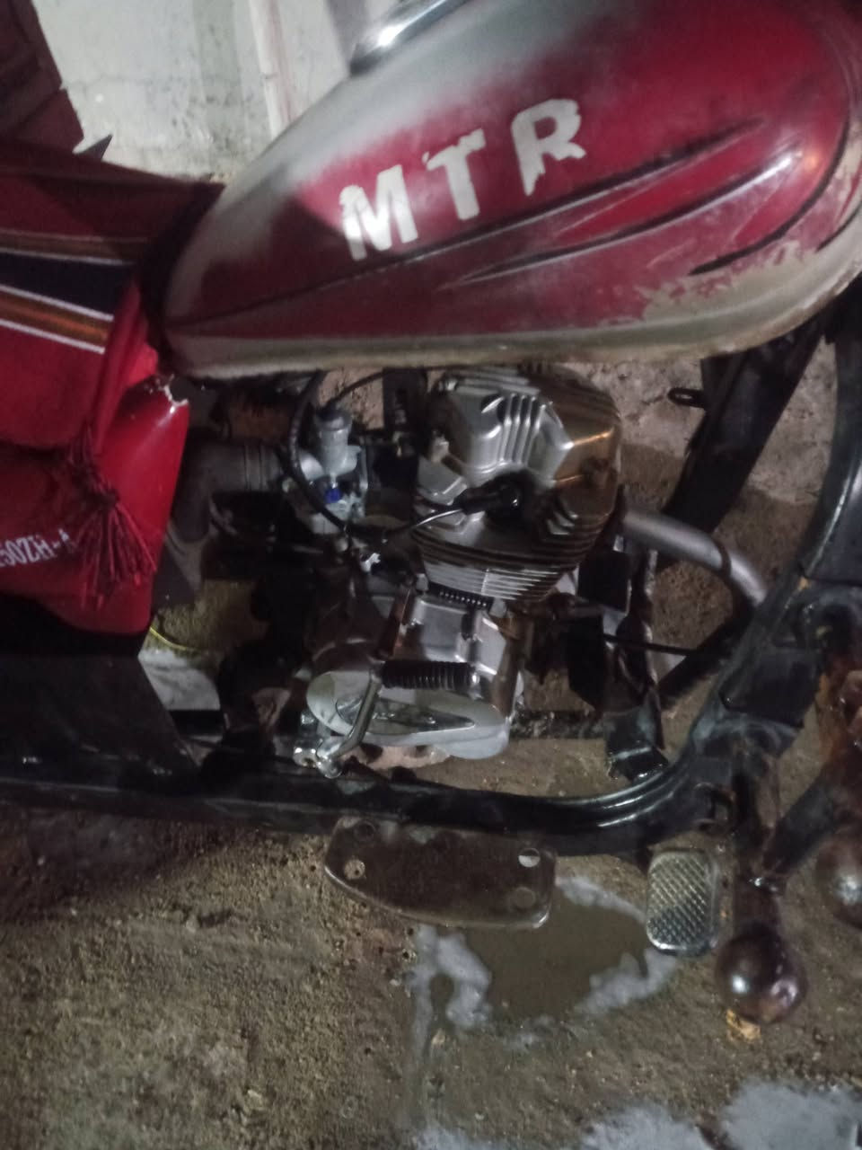 اسلام عليكم عندي ستوته للبيع كلك موديل 2016والمحرك مفتوحمدل والفات وبس مكاني ملاحظه بدون امحجر نجف  الاشرف كوفه يم السايدين مآل المطار الجديد يم بانزين خانه ريبال تو الحمره الجديدة الرقم *********** السعر 800 وبيه مجال قل
