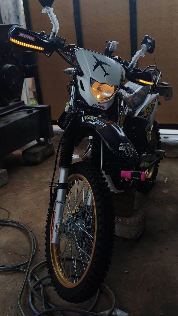 السلام عليكم
للبيع او مرواس بCRX 
قفاز كاويار موديل 25 محرك 300cc دراجة نضافة فول كلشي شغال وضع شركة ماتصرف ربع عليها دهن كله موتل اخليها ابو 18الف  منفيس موجود  دراجة شلعه 🔥 
سعر مليون و150 وبي مجال قليل 
للستفسار ***********
