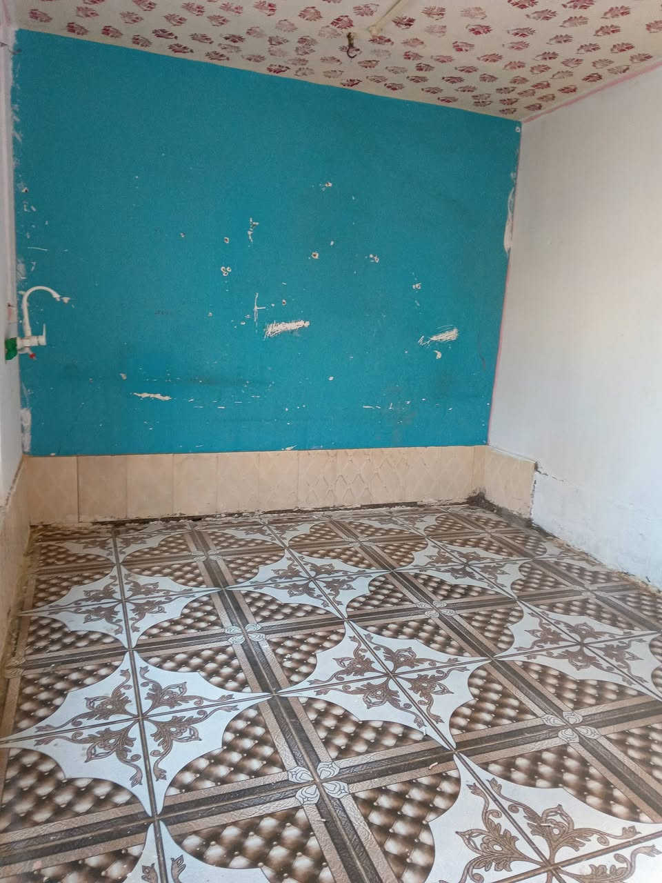 بيت للبيع في مدينه الديوانية حي الامين 130متر بناء طابوك أساس كونكريت  يتكون من براني غرفه صاله مطبخ غرفه فوك قيد الانشاء السعر 48مع مجال  زراعي سند 25رقم***********
