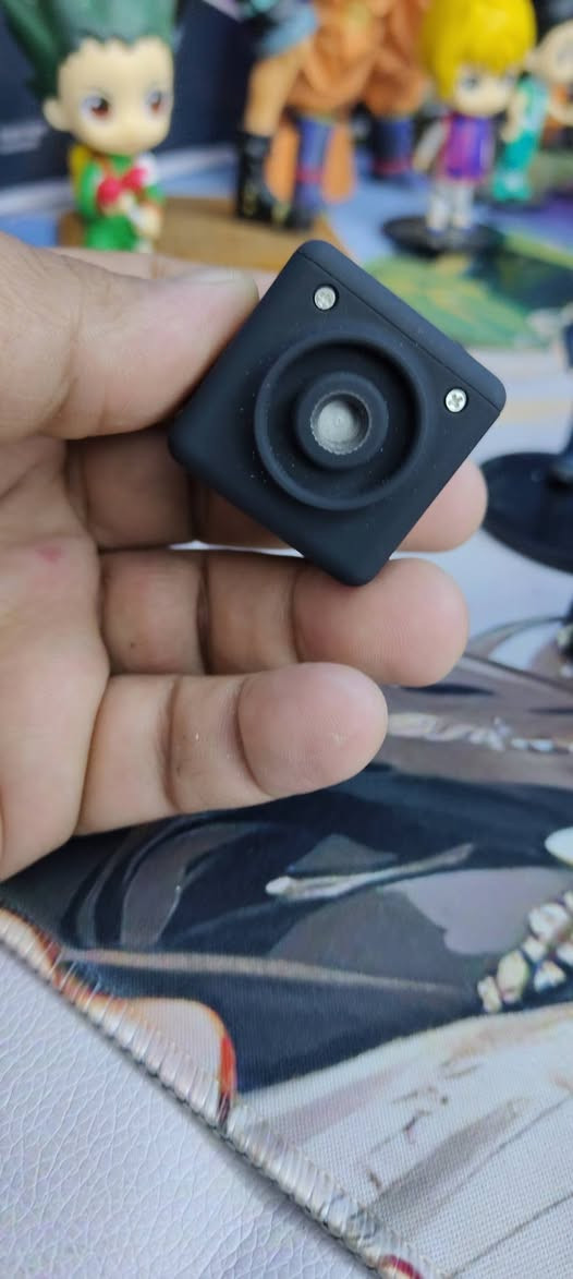 كاميرا مراقبة لاسلكية صغيرة جداً (Mini Spy/Security Camera) تدعم الاتصال اللاسلكي عبر Wi-Fi للمراقبة عن بُعد من خلال تطبيقات الهواتف الذكية (مثل تطبيق FOWL).
جودة فيديو عالية الدقة  FOLL HD تعمل بالأشعة تحت الحمراء لتصوير واضح في الظلام.
كشف الحركة: تحتوي على مستشعرات ترسل تنبيهات فورية للهاتف عند رصد أي حركة تأتي ببطارية مدمجة قابلة لإعادة الشحن، وتصميم مكعب صغير يسهل إخفاؤه في أي مكان.
السعر 8 الف


**إذا كنت صاحب هذا الإعلان وتريد حذفه لأي سبب، رجاءا أرسل رسالة إلى الدعم الفني**