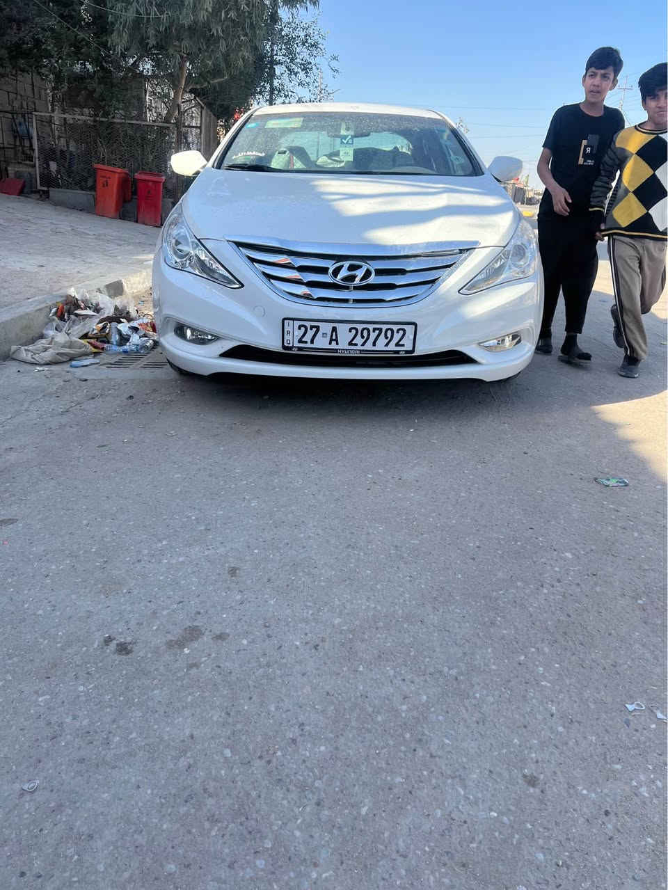 سلام عليكم سياره هونداي سوناته  ٢٠١٣ سنويته ٢٠٣٠بسمنه وارد امريكي حادثه دعاميه فقط مال امريكه مامكفوله من صبغ جاهزه للخير مكينه وكير وحداديه وتخم تاير كله جديد السعر ١١٠وبيه مجال مكاني بصره امن داخلي *********** البصرة, العراق
