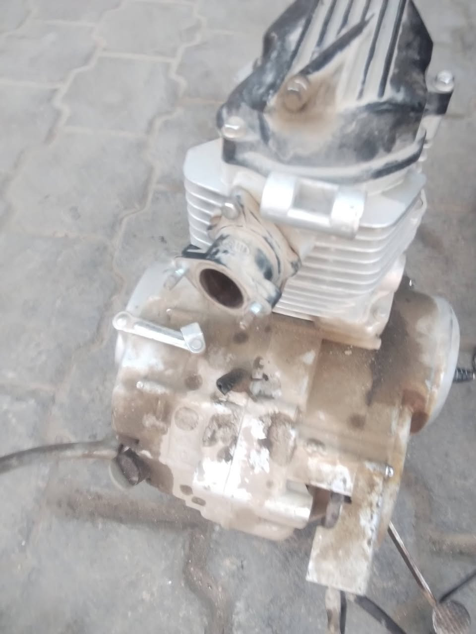 البيع محرك مستخدم وشغال وغراض اربعه كير مثل صالنصات العدد 4 +دبلات خلفي اربعه كير +
جامالق +ستيرن اربعه كير الاتصال على ***********

السعر كلهن 150
