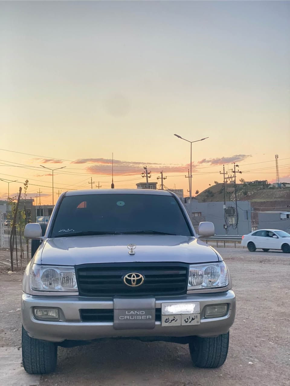 مؤنيكا مؤديل ٢٠٠٠ 
مواسه فات سئ روبح ببلاد 
ده بل سپير جانتا 
چوار جام كاره باي 
سلاجه 
تبريريد مه ركه زي 
گير مه كينه اكسل تبريت به شه رت 
سبوخ حيزام سبوغه له سه ر ساغي 
بي ليدرانه 
وه رگه راو براوه به شه رت 
ره قه مي ئه سليه سه نه وي و وه كاله ي له گه له 
٢ سالي دي به ناو ده كري وه ره سه يه بس به اوليات ده فرؤشم 
نرخ ١١٥ وه ره قه و كه ميك مه جال 
ز.م *********** أربيل, العراق
