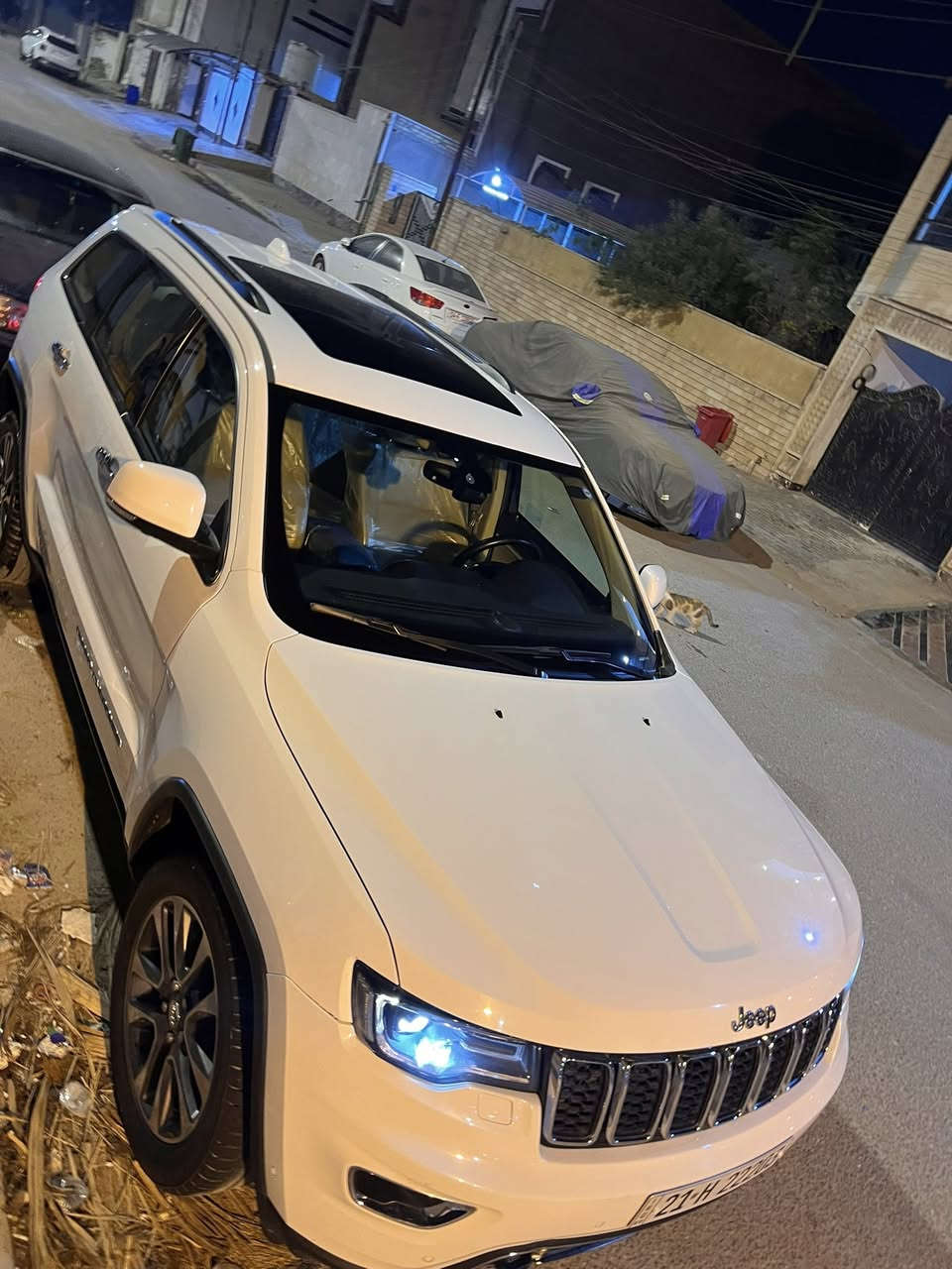 السلام عليكم للبيع جيب شيروكي 2018 وكاله هارلم لمتد فول السياره وجديده ونظيفه ماشيه 57 الف السياره مكفوله كفاله عامه وماناقصها اي شي رقمها سليمانيه تحويل ثاني يوم رقمها شبهه مميز السعر 265 وبيها مجال للشراي ***********
