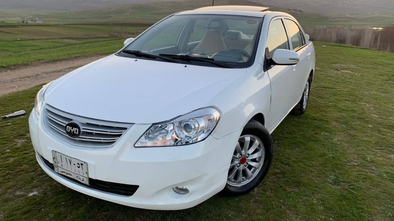 بیوایدی 2013 بێ بۆیاغ و بێ دەعم و لێدران گێڕ و مەکینەی بیلاد بەلام مەکینەی کەمێک دووکەڵ ئەکات کە بەیانیان  هەڵی ئەکەیت سێ مۆدی لێخوڕین ئۆتۆماتیک عادی سپۆڕت بەسمە سلایت حاسە کارەبای مەزبووتە شاشە  ئایپات تەبرید سارد و گەرم سەنەوی پلاستیک جنوب بەشەرتی  ئەوەلیات وخەرامە قەرز و قیست ئەگەر مشتەری نیت تکایە سەرم مەیەشێنە نرخی 35گەڵا ژ.م *********** شوێن سلێمانی السليمانية, العراق
