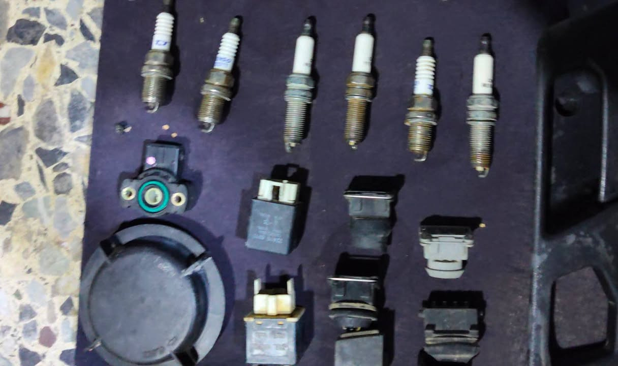 غراض بي ام دبليو للبيع بسعر مناسب حيل شلع كلن ب 100 الف قفل 
شاحنه باتريات سياره جديده شحن فول صغيره  الحجم الاصليه 
تي بي اس حاويه اصلي 
عقل تبريد اصلي 
بلكات اصليات مال محرك حاويه 
كتفات عدد 2
روس فيش مشكل مال ضفيره 
مسجل اوكس فلاش رام يوسبي 2 مداخل بلوتوث صوت عالي صافي كلش صلنصه رياضيه نيكل صوت حلو شكل فدشي 
ستاند موبايل يشحن وايرليس اصلي يشحن تابسي يحدد حجم الموبايل ويثبته وتماتيك 
يده باب عكس السايق 
قبق رايديتر 
نفاضه مال باب 
كلهن ب 100 الف قفل سعر اخو البلاش مكاني بغداد الحسينية قرب مطعم الامير الشراي يجي خاص او يتصل هذا رقمي ***********
