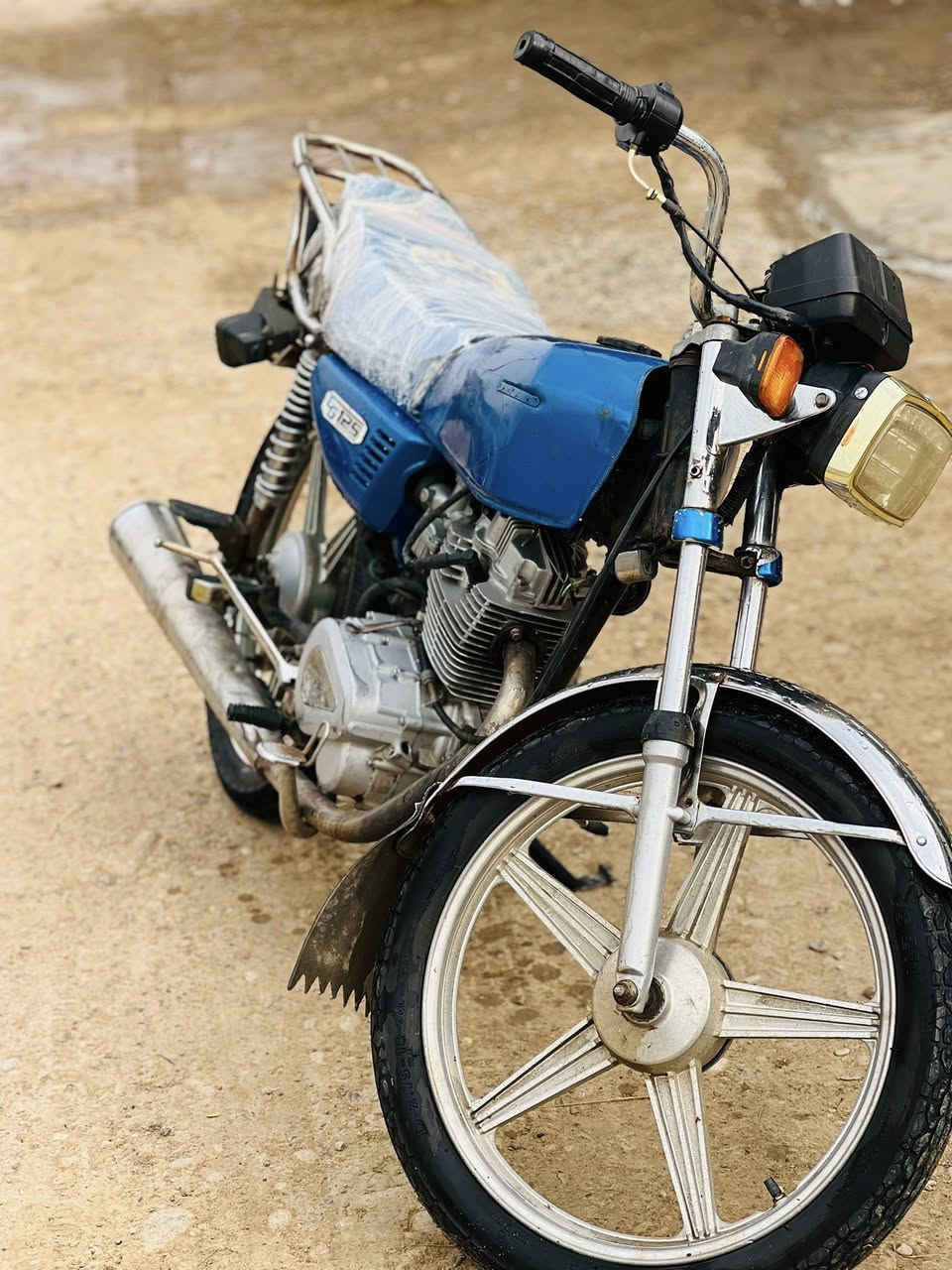 سلام عليكم دراجة سيفان ٢٠١٩ أوراق كامله محرك خير من الله نكره يرادلها بس باتري بيها شلعة تشك الكاع تايرات جدد السعر 350 وبي مجال اتصل ودلل ***********مكان تقاطع الوجيهية
