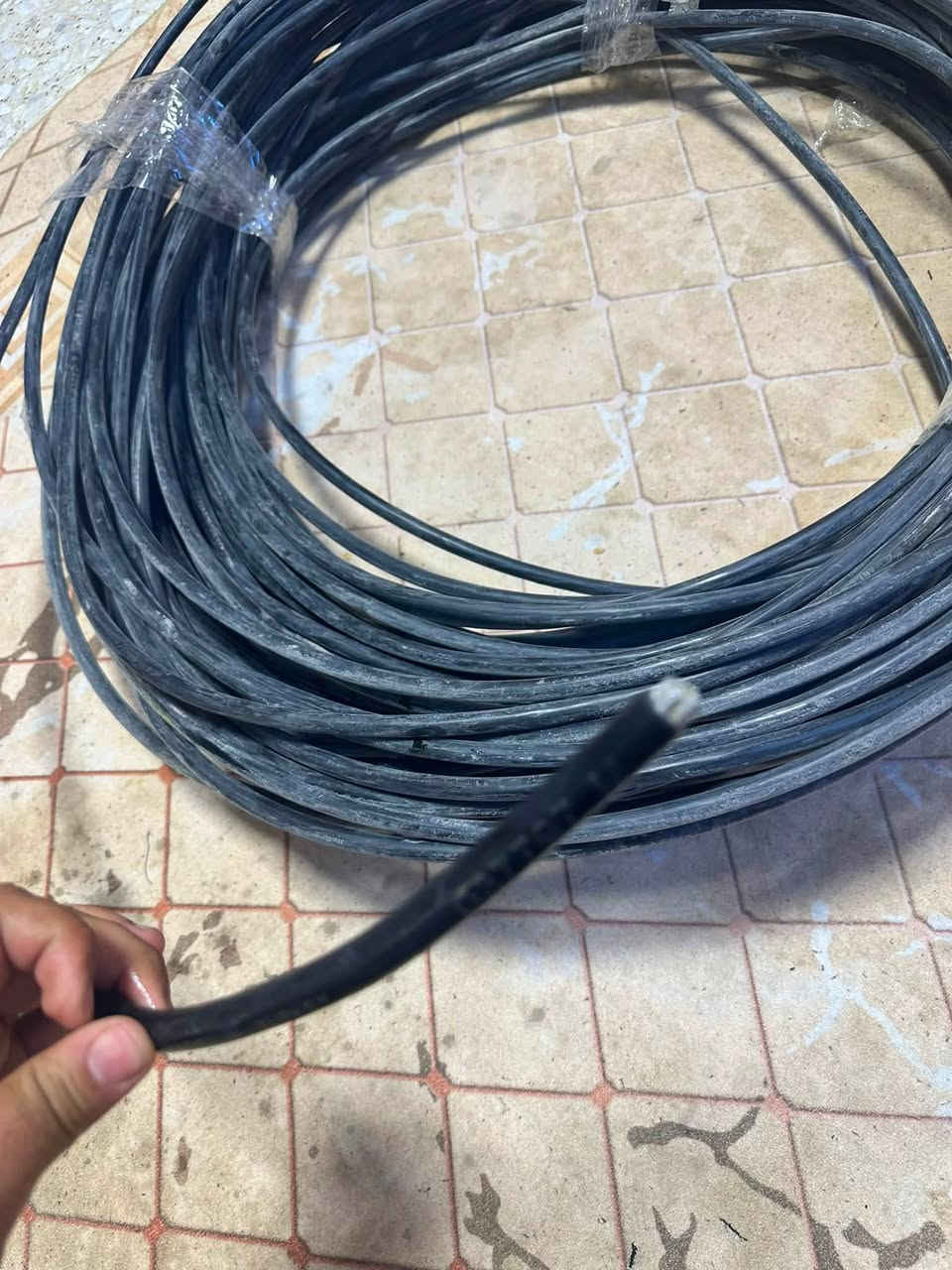 السلام عليكم احبتي 
عندي واير هذا سنكل ابو 50 
طوله 100 متر غير مستخدم 
يجي خط واحد فافون يعني يشغل اكثر من 10 سبالت 
اخذته ب220 الف هوه والقاعده تنشد بل رئيسي
قيم بل يرضي بي الله ***********
بغداد حي النصر
