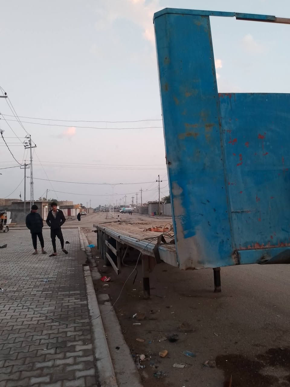 عربانه فلات 13--60مكفوله مكان البصره النشوه السعر 40وبيه مجال رقم انتصال ***********
