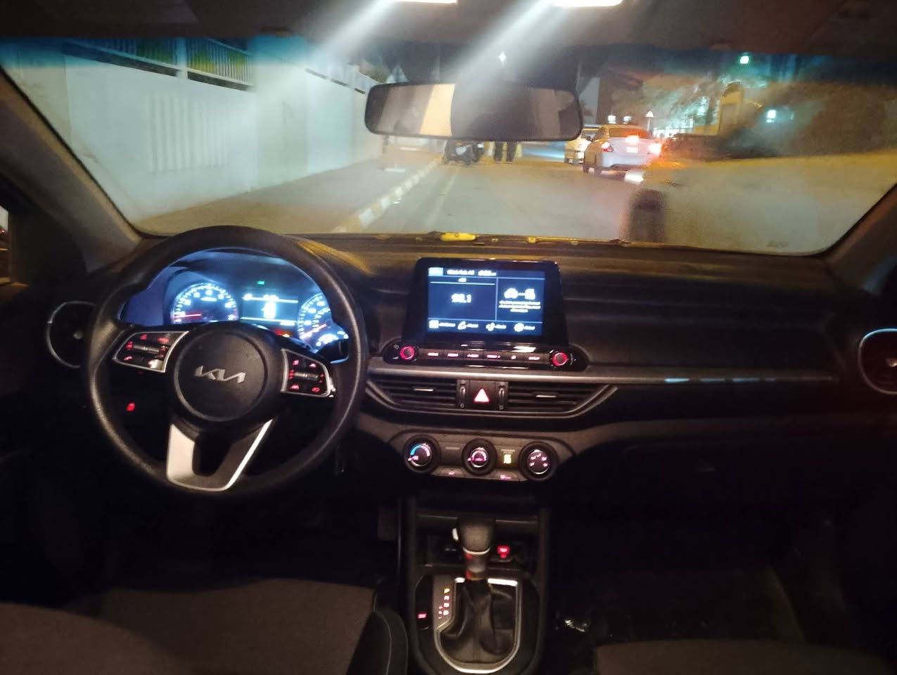 السلام عليكم للبيع فورتي موديل 2024 سياره مبدل باب السائق والباب الخلفي وجملغ الأمامي شرط اصليه القطع ماشيه 26مكينه كير تدفئه تبريد صدر امامي خلفي ابيع صفحه سايق بدون دواخل سعر 130 وبيه مجال مكانه بغداد
***********
