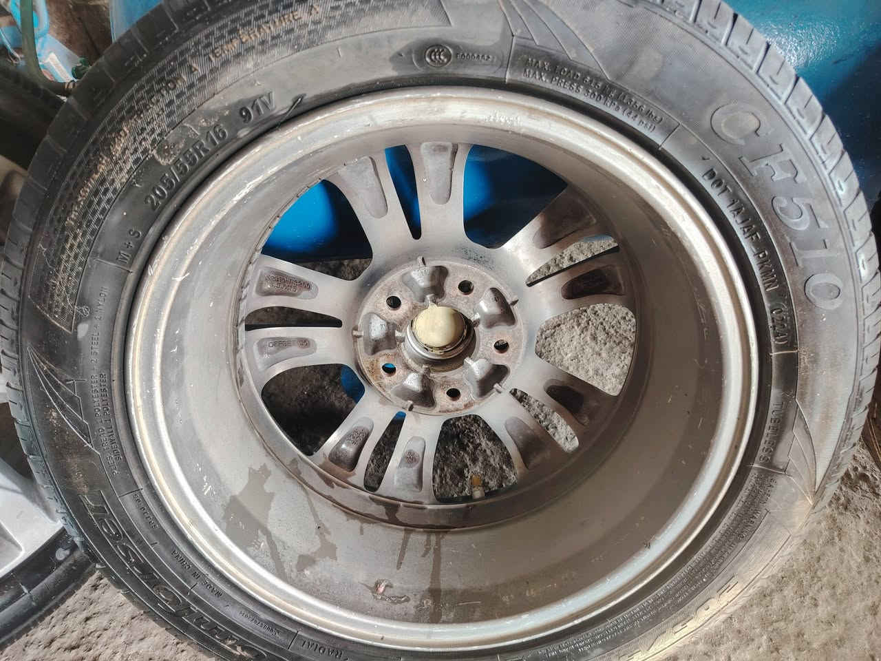 سلام عليكم تخم تاير وتخم ويل حجم 16 نضافه 90٪100 مكاني بغداد المعامل ***********
