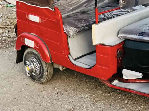 سلام عليكم تكتك للبيع رقم وسنيه 18شهر سادس سعره 4800 بكانه بغداد مدينت صدر رقم ***********
