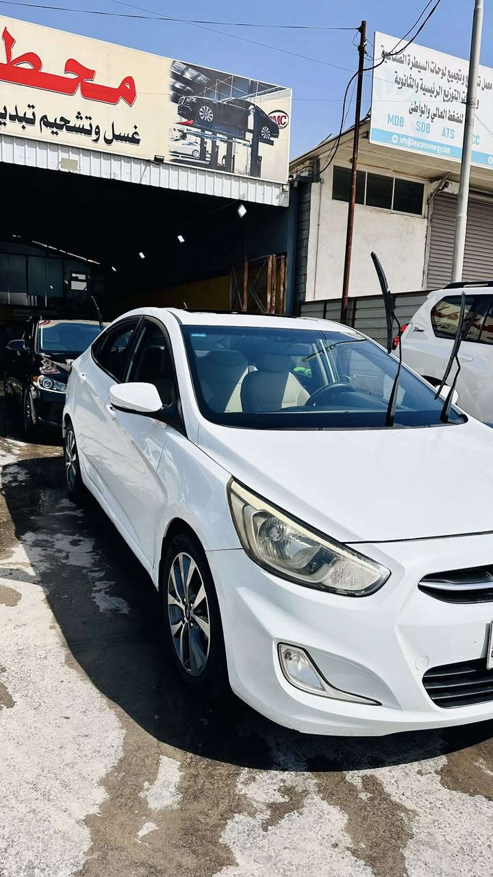 السلام عليكم
اكسنت 2016 كفاله عامه ما عدى الدواسات باسمي السياره فول مواصفات 
فتحه
تحكم ستيرن
كامره
محرك 1600
رقمي***********
