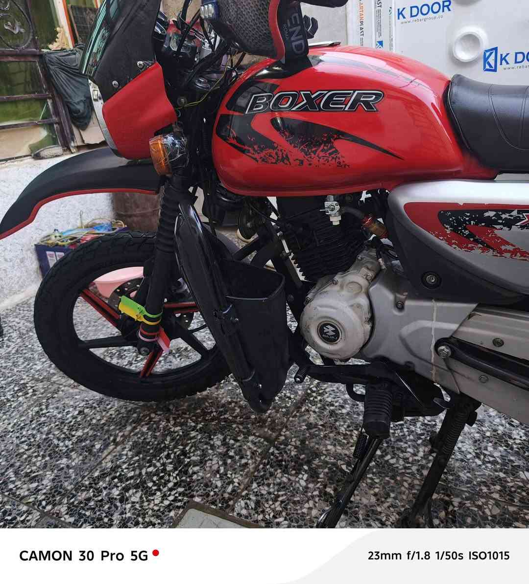 السلام عليكم بوكسر 23 داخله بل24 رقم نكليزي كامل تحويل ثاني يوم تريد احولك ماكو شكال الدراجه مثل شوفت عينك بالصوره تجي بالواقع تشوفها مثل البصوره ماكو اي ختلاف الدراجه خرسه بس المشكله الكابريتر يطوف رايدله تنضيف وماعرفله المكان حي اور والشعب ثنينهن متواجد السعر 2500 مليونين ونص وبيها مجال بسيط حك الجيه الرقم *********** وشكرا
