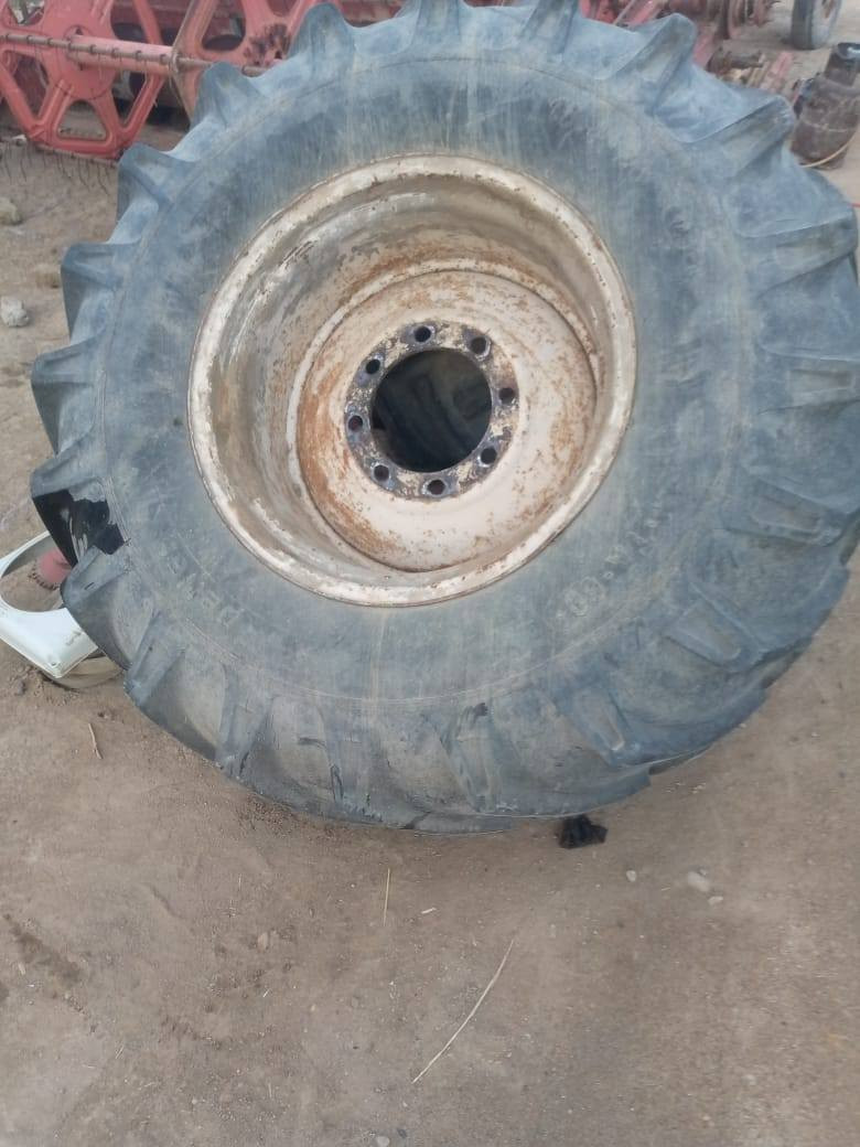 سلام عليكم تايرات حجم ٢٦/١٨ هوه ويله ميسان ***********
