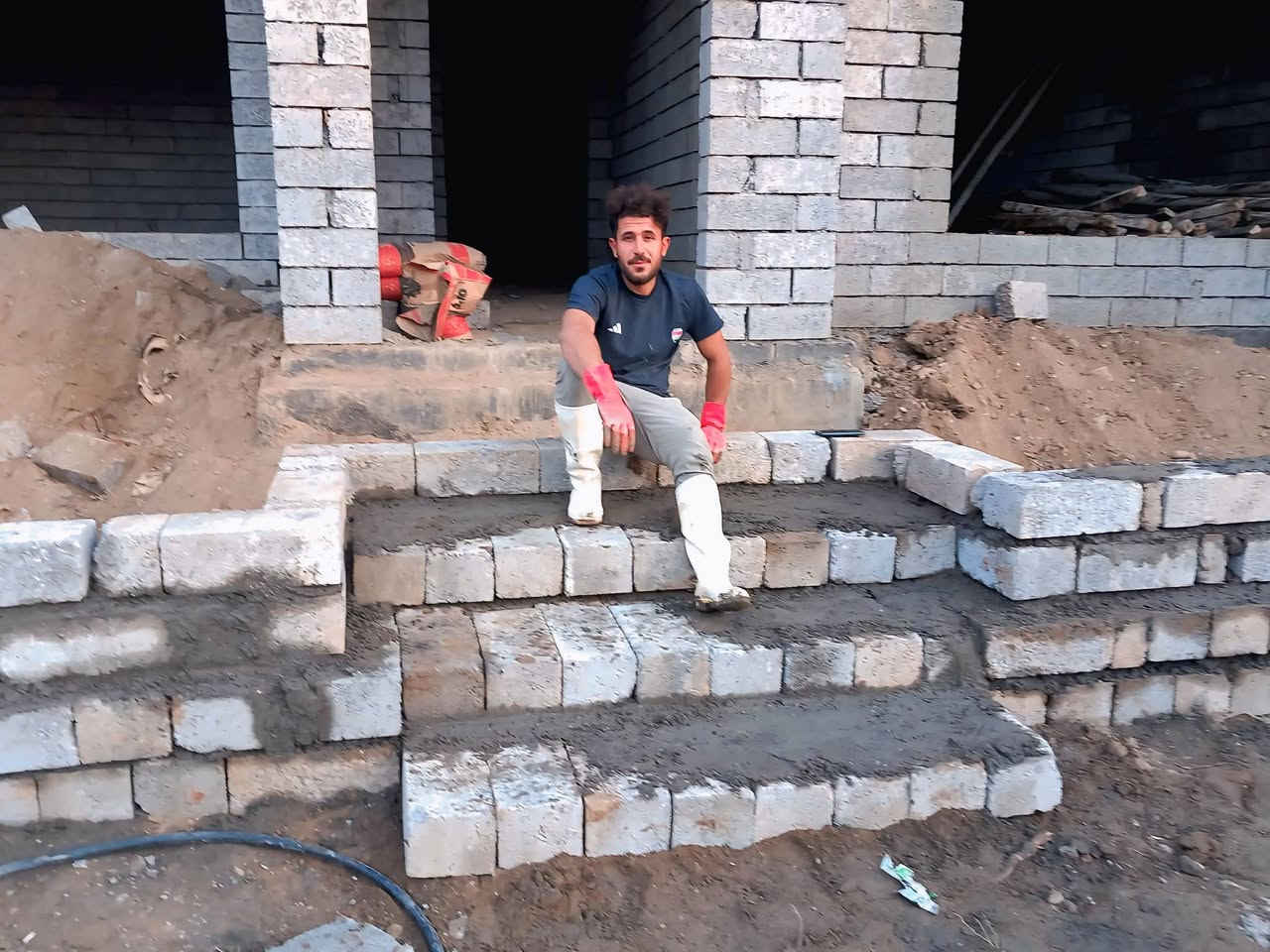 السلام عليكم 
كادر بناء متفرق 
الالف ب ١٥٠ الف 
ستاره 
بيتونه 
داير 
سياج حايط 
بيت 
قساطل بناء ونجاره وصب 
للإستفسار 
 سيف الطائي  ***********
