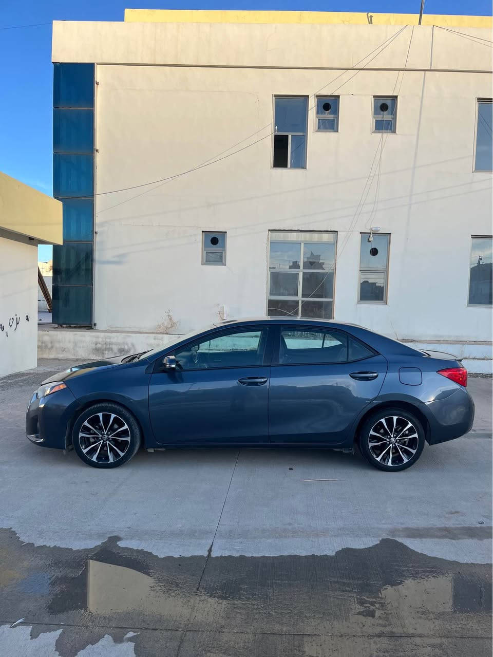 كرولا ٢٠١٧ SE 
مواصفات امریکي مکینە ١.٨
٢ پارچە بۆیاغ 
نەرمە تەزرەیەکی خەفیف هەیە 
گوشین نیو جلد و ٣ گێر و کامێر و شاشە و تبرید لەمس و ڕادارە 
سعری ١٢٩ وەرەقە و مجال 
*********** کۆرەک واتساپ 
Shaqlawa شقلاوة, أربيل
