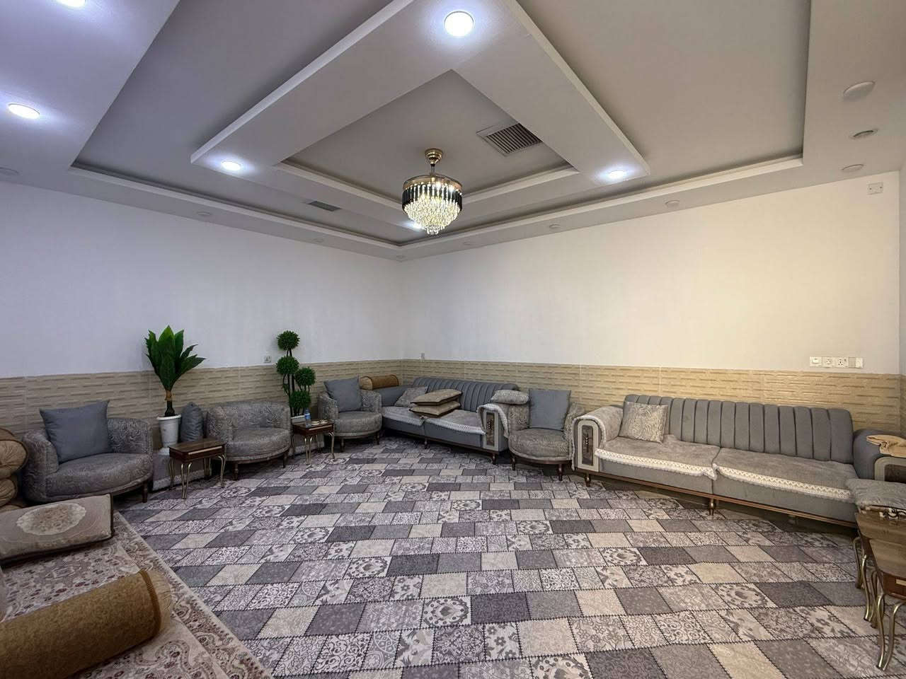 اعلان رقم ٥٧٣
دار للبيع المساحة ٢٤٠م زراعي شرط الضمان الواجه ١٢م طابق واحد استقبال مطبخ حار بارد غرفتين نوم  هول ودرج داخلي وصحيات داخلي وخارجي وبيتونه البيت فول مواصفات دكت مركزي سقوف مغربي فرع عريض جدا الموقع حي الواسطي خلف مول حجي زياد قرب اذاعة الرشيد الاستفسار اكثر الاتصال بالرقم الموبايل ٤٢ ٧٧ ١٢٥ ٠٧٧٠


**إذا كنت صاحب هذا الإعلان وتريد حذفه لأي سبب، رجاءا أرسل رسالة إلى الدعم الفني**