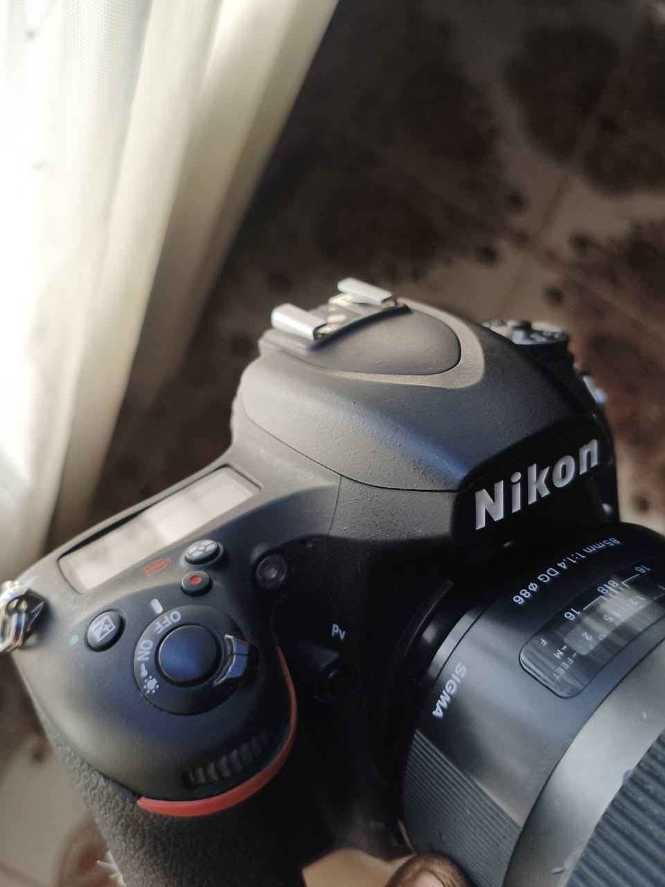 نيكون D750
مع عدسه 85 Art فتحه 1.4 
العدسه نضيفه عدا طخات بيها من الخارج
السعر خاص متواجد وتساب  ***********
