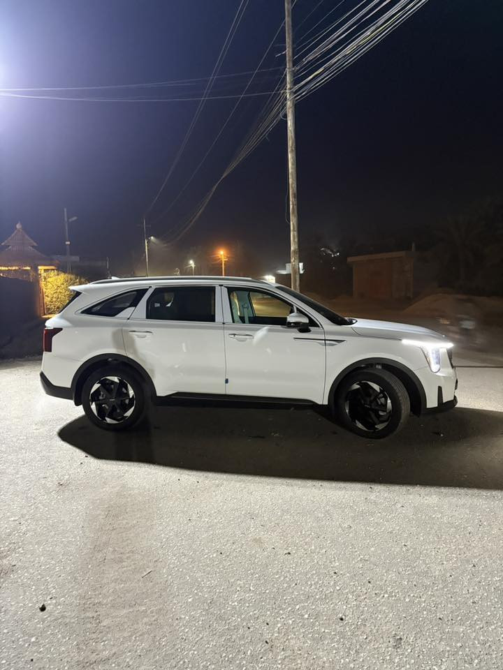 محرك 6 سلندر
سورنتو 2024
كير ماوس

بنراما 

داتوشو

حساسات

كراسي خلفيه كهربائي 

كراسي كهرباء 

جنطة كهرباء 

بصمة وتشغيل عن بعد

شاشة متصلة تعمل بنظام بلي كار نفيكيشن

انارة ليزرية داخلية متغيرة الالوان 

اللايت عالي ناصي زنون 

لد نهاري ليزري امامي 

بك لايت ليزري LED

هندبريك دكمة 

اوتو هولد 

درايف مود

مانع انزلاق

مساعد منحدرات

شحن وايرليس بلوتوث 

تحكمات ستيرن فول 

حساسات امامي خلفي 

كامرة دوارة

تبريد 3 قطع مع تحكم منفصل للخلف 
***********مكاني بابل
