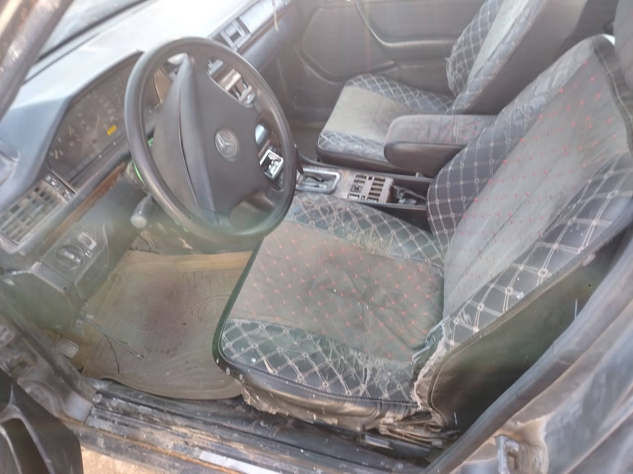 مارسيدس دب البيع موديل ١٩٩٢ رقم بغداد الماني مكينه ٢٥٠٠ كير جديد قواعد سليمه ذي قار الفجر السعر ٣٣ وبيه مجال رقم *********** خاص ماكو
