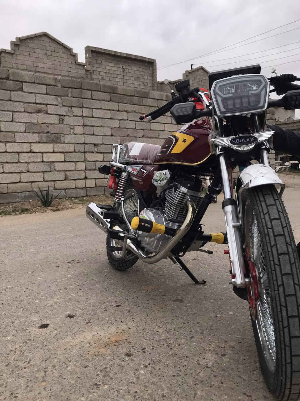 السلام عليكم موطور 25 للبيع محرك كير شرط شاشه طافيه بس الباقي شرط كلشي شغال نضافه ميه بل ميه المكان بيجي سعر 850 وبيه مجال 
للإتصال: ***********
