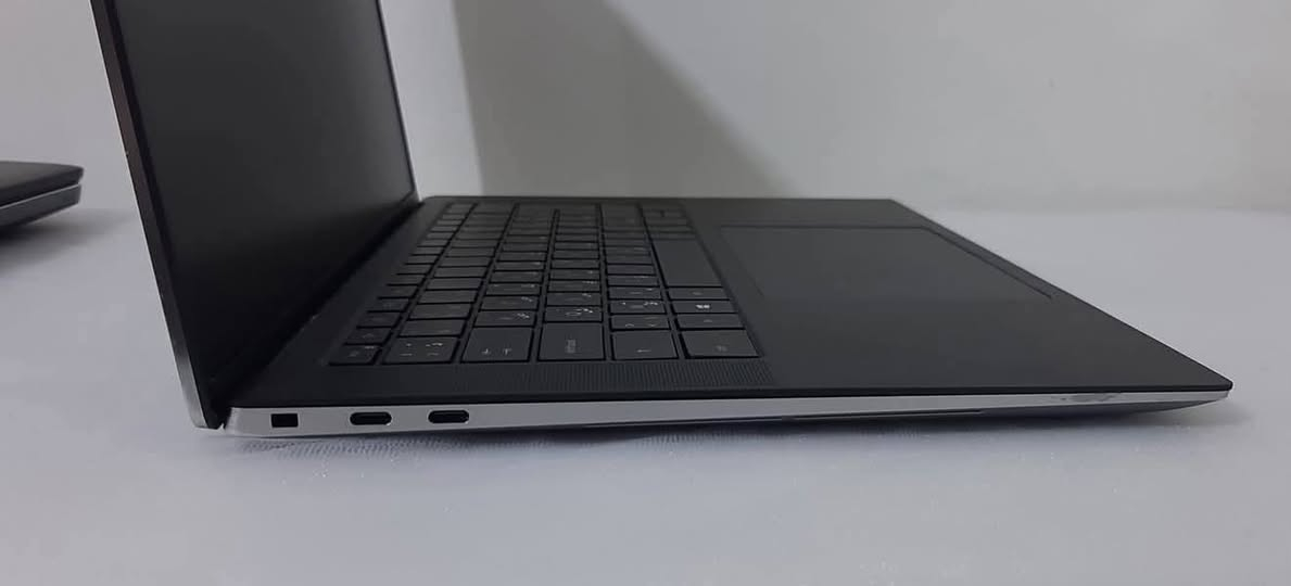 اي شخص يريد وحش خلي يتواصل معانا
سعر الوحش يجي بمراصفات و بنحافه الا انفلاقيه
أقوي وأخف  جهاز  وبمواصفات عاليه  🔥🔥🔥
 كور اي ٧ جيل الحادي عشر  بكارت شاشة Nvidia Quadro 4 كيكا 😉🔥 ورام ٣٢ كيكا وهادر 512 كيكا نوع ssd  سلم 
وين المصممين والمهندسين؟؟  من مكتب نانوتكنولوجي 
اللابتوب اليجمع بين القوة والخفة والنحافة والاناقة وبدون حواف وحديث
Dell Precision 5560 
Core i7-11850 H 
32 GB ddr4 ram
Hard 512 GB SSD M.2 NVMe 
16 GB Intel UHD Graphics Shared
كارت شاشة داخلي ١٦ كيكا 
4 gb Nvidia T1000 with MaxQ Design
كارت شاشة خارجي ٤ كيكا 
15.6 fhd 1920*1200 ips
Windows 10 Pro / 11 Pro
السعر 850 الف 
✅مقرنا في بابل قضاء المحاويل حي الأسرة قرب المدرسة الكوتية
توجود خدمه توصيل
للحجز والاستفسار مراسلة الصفحة
***********
***********
