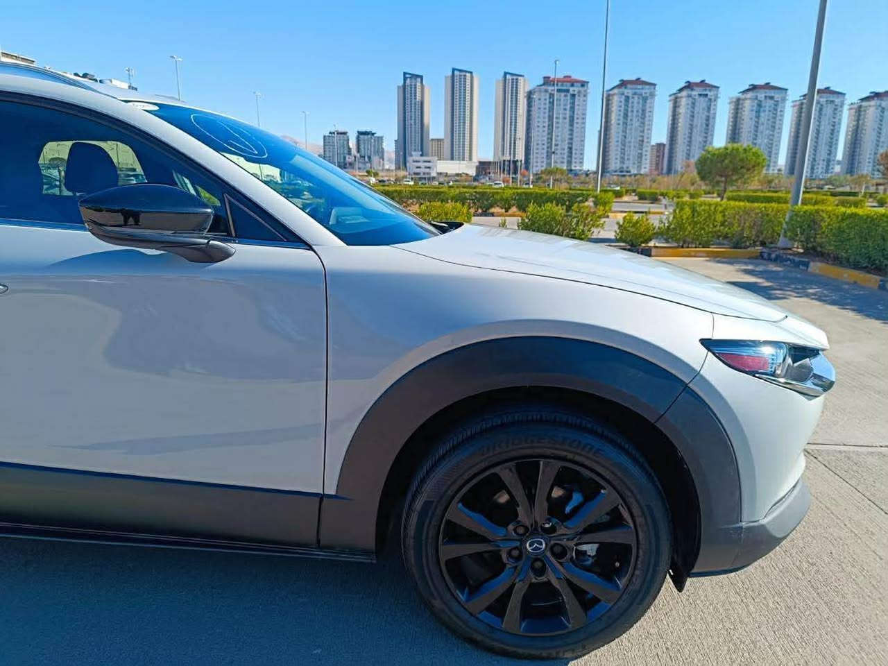 مازدا  بۆ فرۆشتن 
سیارەکە چەملقغی سیاق سبوغە و دوو پارچە کلێری ئەمریکایە ( دەرگای دوای سیاق و چەملاغی دواوە) 
تەنها ئیرباگی شان تەقیوە و دانراوەتەوە 
 زۆر کوم رۆیشتوە تەنها ٤ هەزار 
نرخی ١٥٠ گەلا و مجالیکی کەم 

3MVDMBBMXRM640758
*********** رانية, السليمانية
