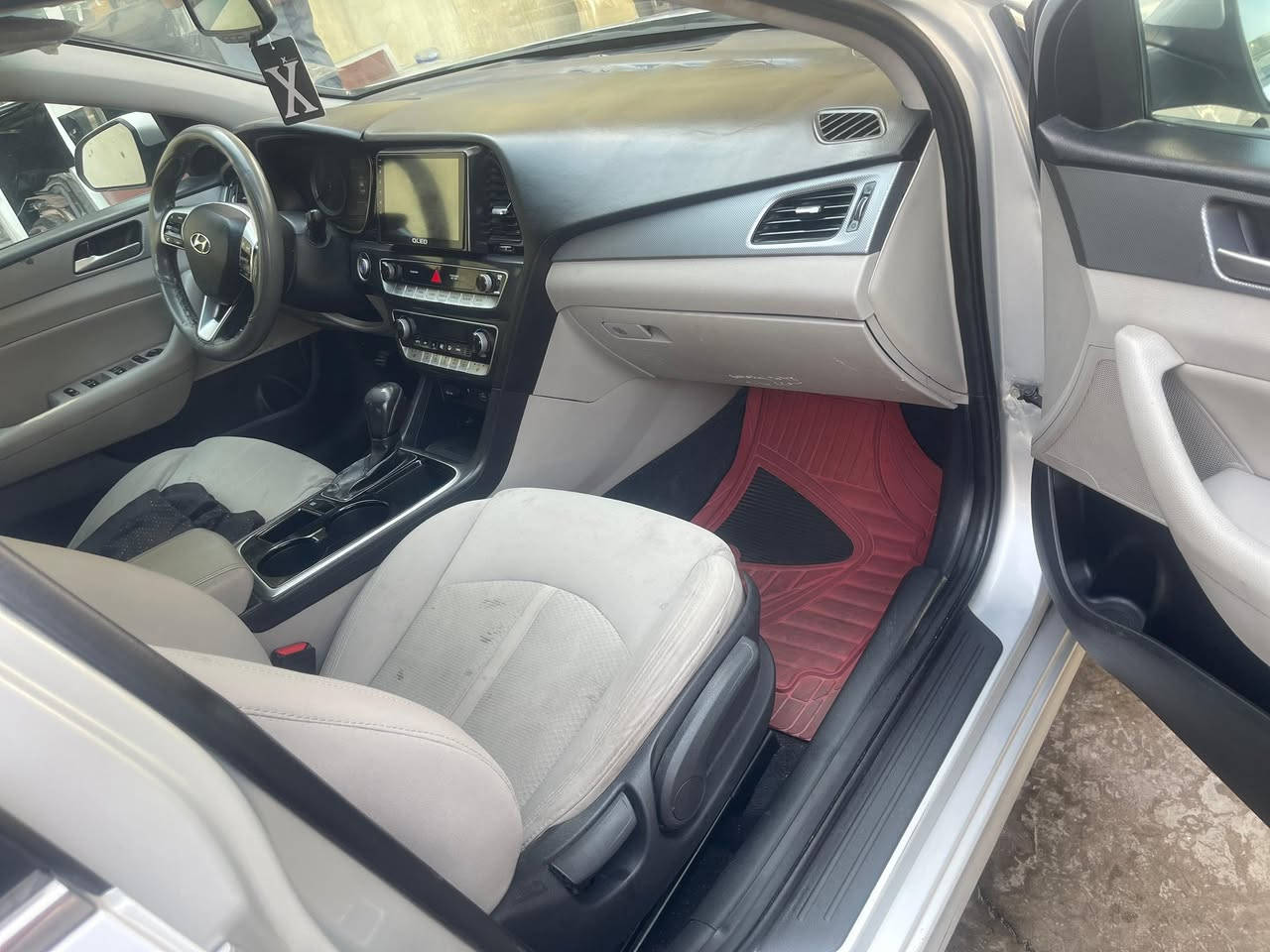 سوناتا 2019 وارد أمريكي رقم بغداد
بصمه اشاير مري بيها قطع صبغ 
السع120 ورقة وبيها مجال العنوان الغزاليه واتس اب فقط 
0770 712 5073
