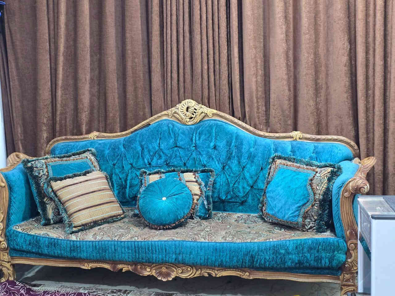 تخم كويتي خشب زان قوي ونضيف كلش تسع نفرات اربع قطع سعر 750 الف بيه مجال بسيط للاستفسار *********** رفاعي طريق ابو الماش،
