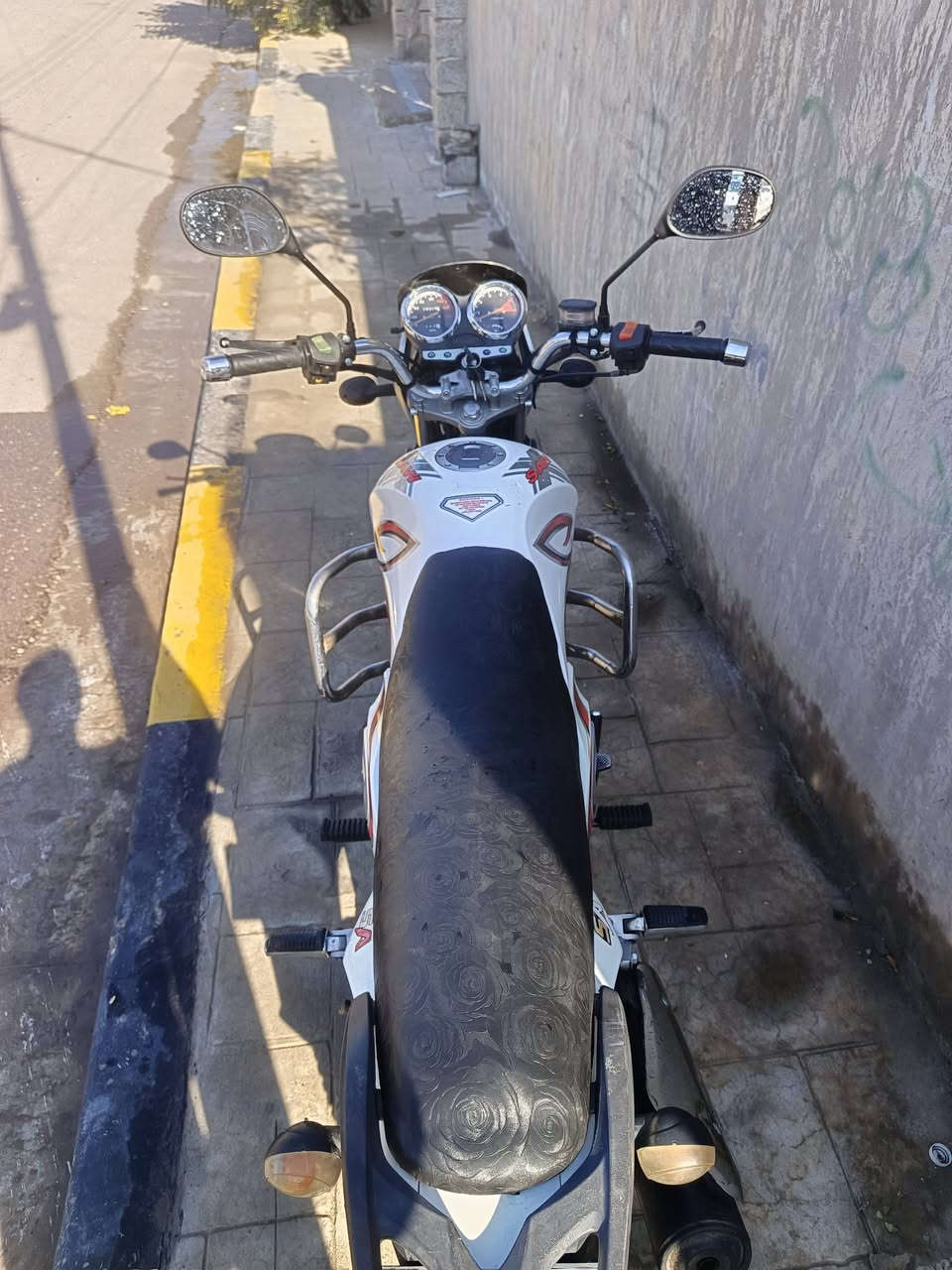 سلام عليكم  ماطور سنكي للبيع موديل2020 اوراق موجوده  السعر خاص الشراي يجي خاص  او عل رقم***********
