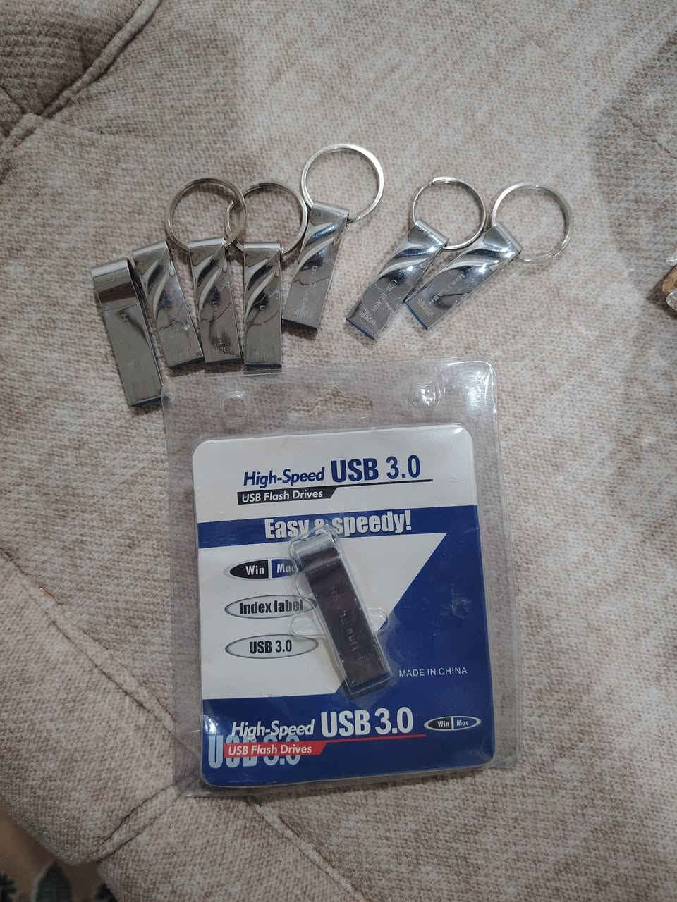 فلاش 2 تيرا سعر القطعه 50 الف
فلاش 1 تيراا   سعر القطعه 25 الف
ملاحظة:  شرط الفحص والاسعار نهائية


**إذا كنت صاحب هذا الإعلان وتريد حذفه لأي سبب، رجاءا أرسل رسالة إلى الدعم الفني**