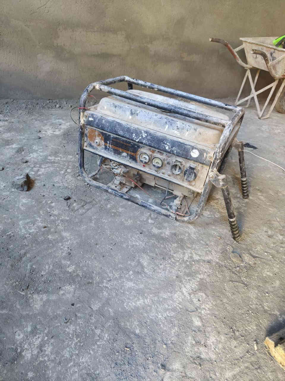 متاح مولد شغال بس يدخن عوزه رنكات مولد سلفه شغال عوزه باتري
سعره 75وبي مجال مكان كوت حي الجهاد 
***********
